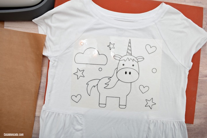 Make your own unicorn coloring shirt for kids with heat transfer vinyl and your Silhouette or Cricut! Super fun for party favors, or just because!