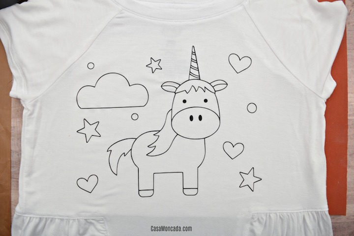 Make your own unicorn coloring shirt for kids with heat transfer vinyl and your Silhouette or Cricut! Super fun for party favors, or just because!