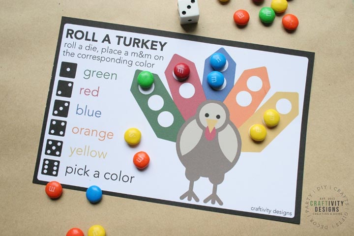 "Roll a Turkey" - this free thanksgiving game for kids looks fun and easy! #thanksgiving #freeprintable #thanksgivinggame