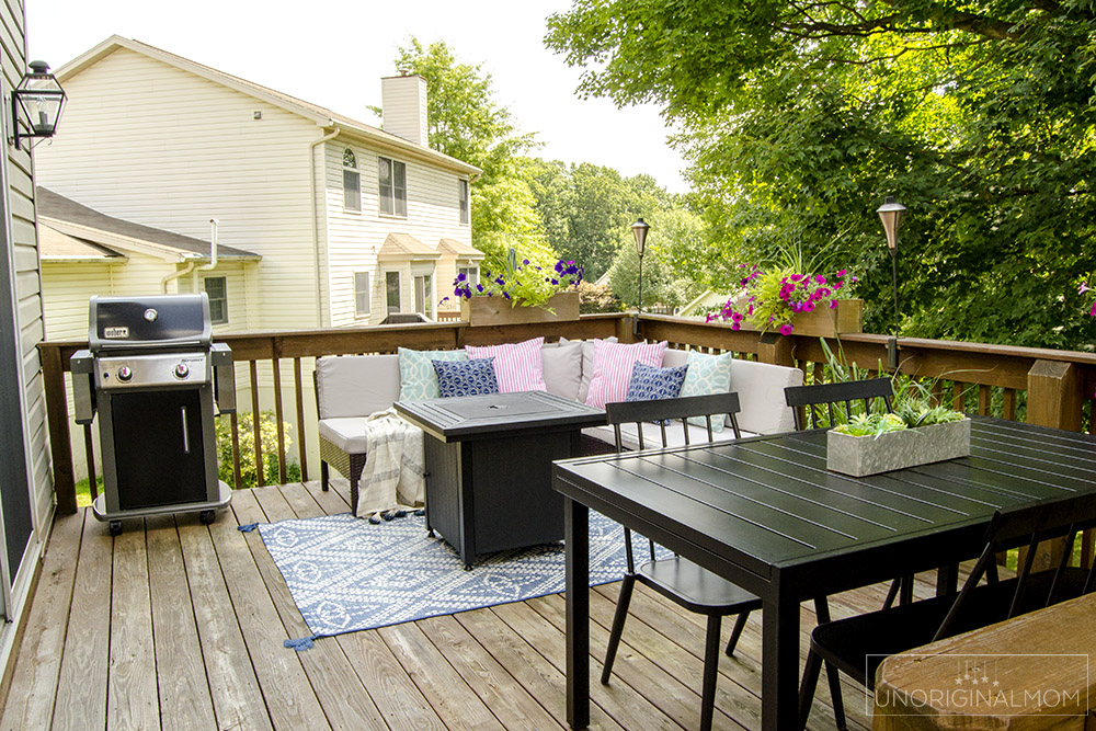 Great ideas and inspiration for decorating and maximizing space on a small deck. | deck tour | small deck decorating | summer deck decor 