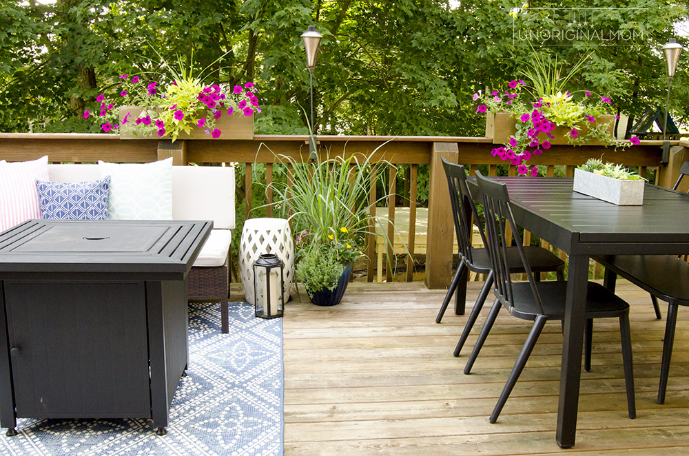 Great ideas and inspiration for decorating and maximizing space on a small deck. | deck tour | small deck decorating | summer deck decor 