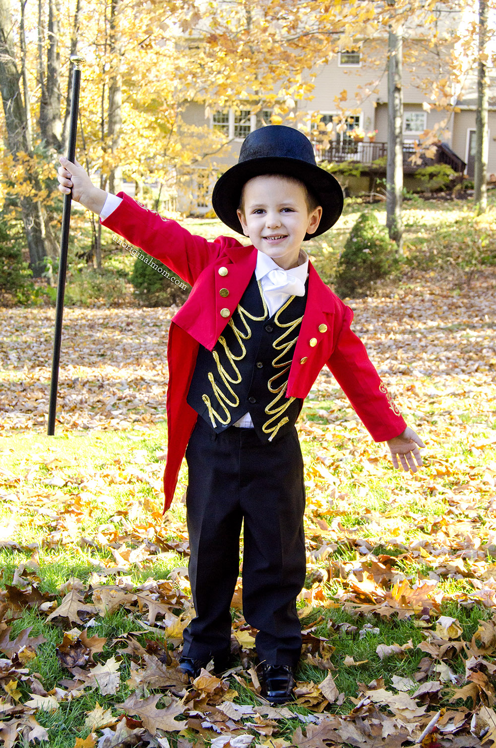 DIY Greatest Showman Costume: handmade PT Barnum costume with a pattern for the tailcoat!