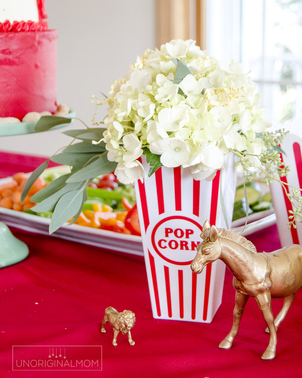 Circus Baby Shower ideas - hydrangea in popcorn boxes