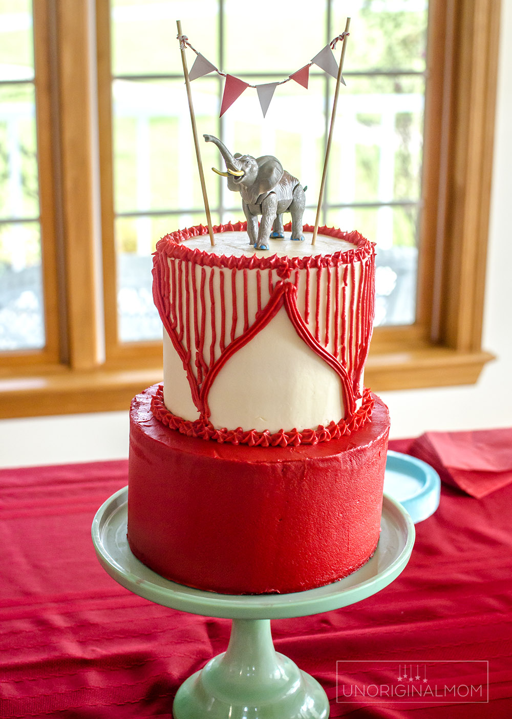 Planning a Circus Baby Shower or a Circus themed party? Here are a bunch of fun DIY Circus elements!
