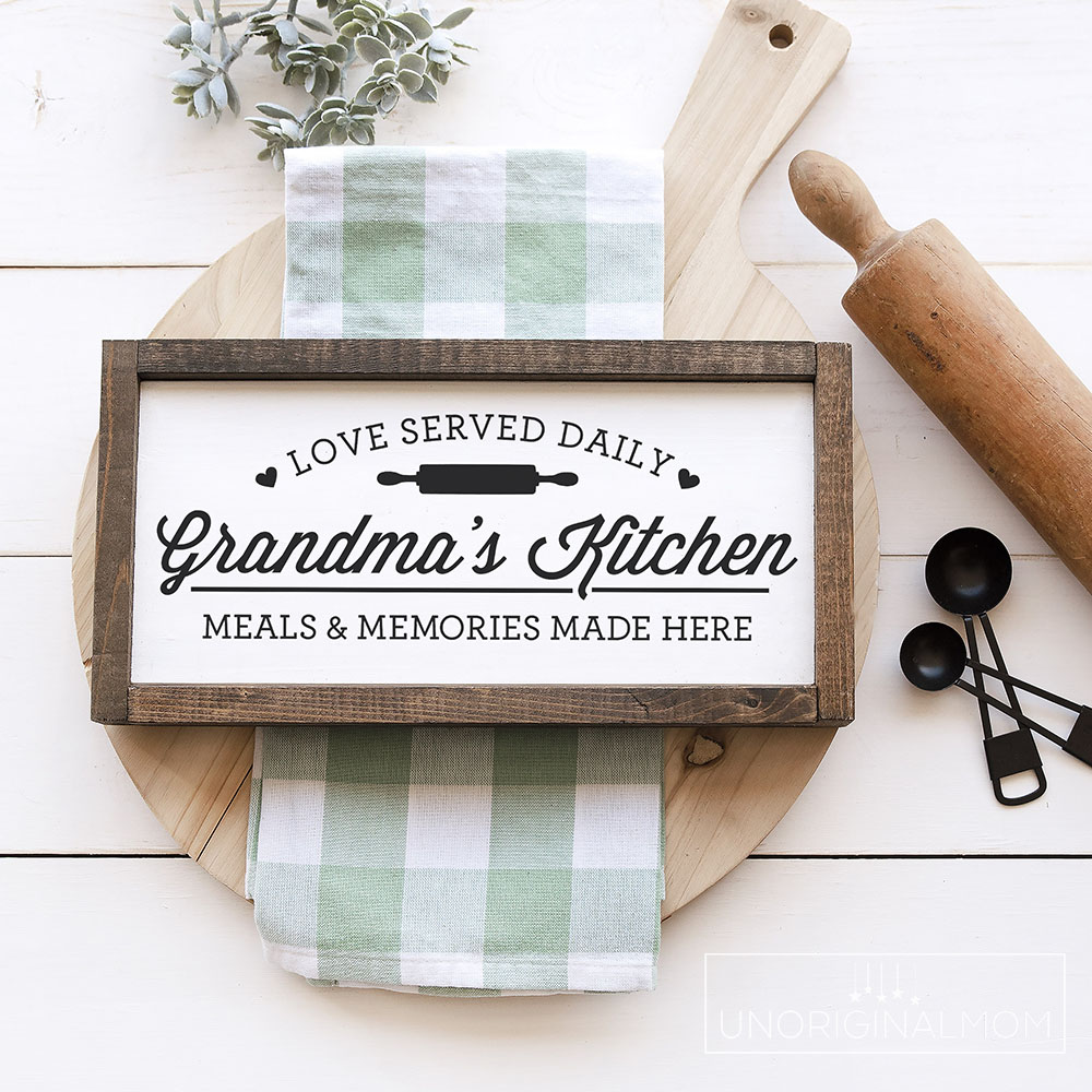 Grandma's Kitchen - DIY farmhouse style kitchen sign. Grab this free kitchen svg to make your own sign! #silhouette #cricut